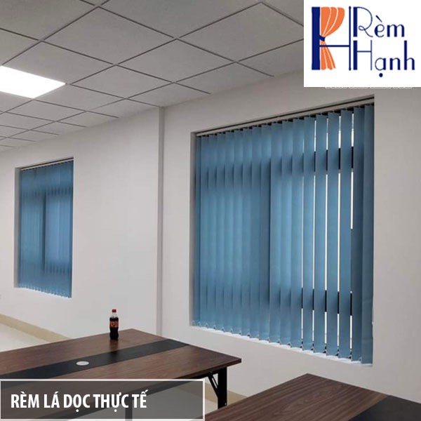 Rèm nhựa lá dọc vải trơn cao cấp hãng Star Blinds mã Queen