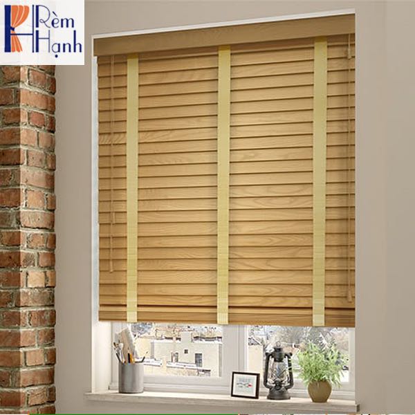 Rèm gỗ đẹp cho cửa sổ phòng khách hãng Pilano mã B022