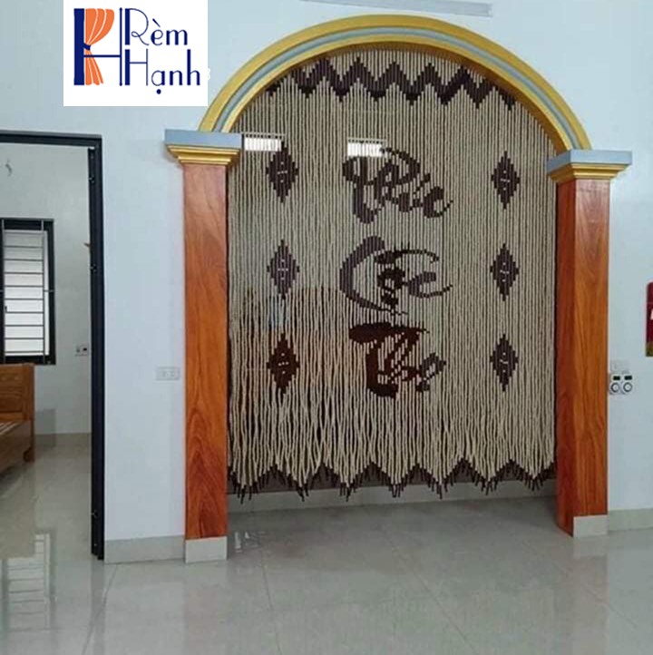 Rèm hạt gỗ che cửa phòng thờ dạng vòm