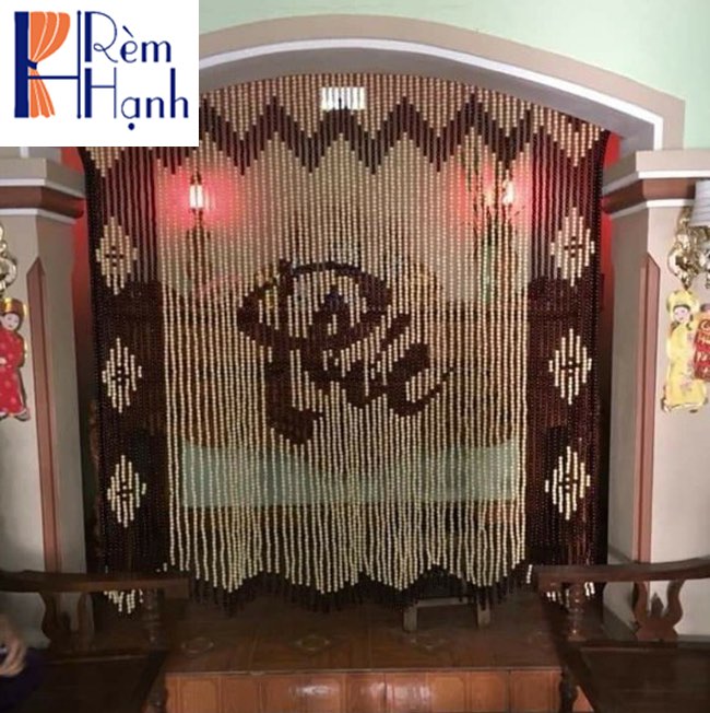 Rèm hạt gỗ che bàn thờ – mẫu chữ Phúc