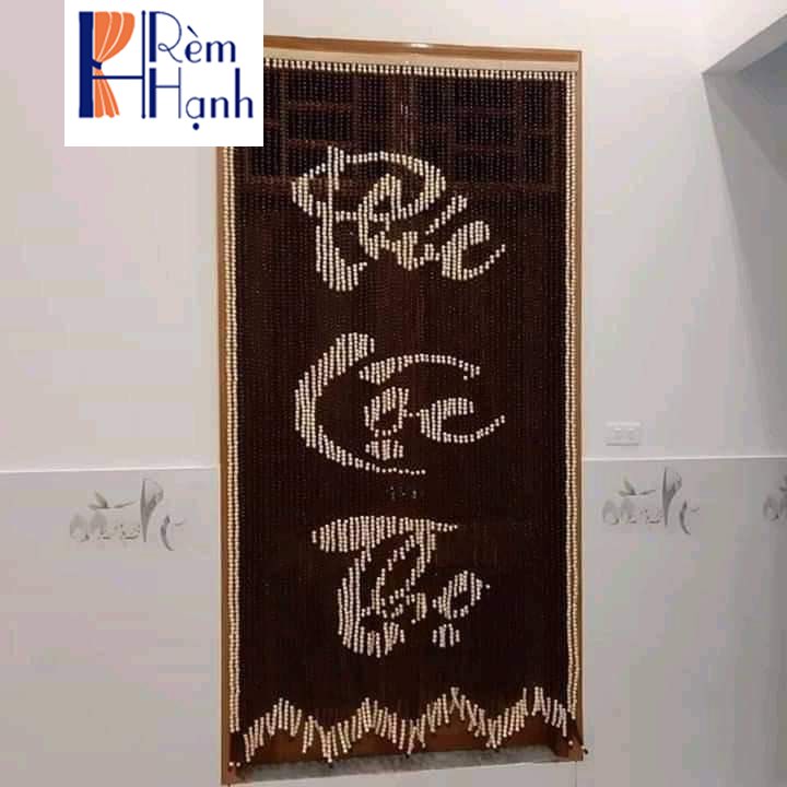 Hóa giải thế phòng thủy không tốt bằng mẫu Rèm cửa hạt gỗ che cửa ra vào