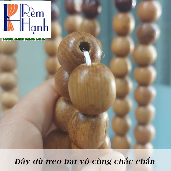 Rèm hạt gỗ phong thủy che cửa thông phòng