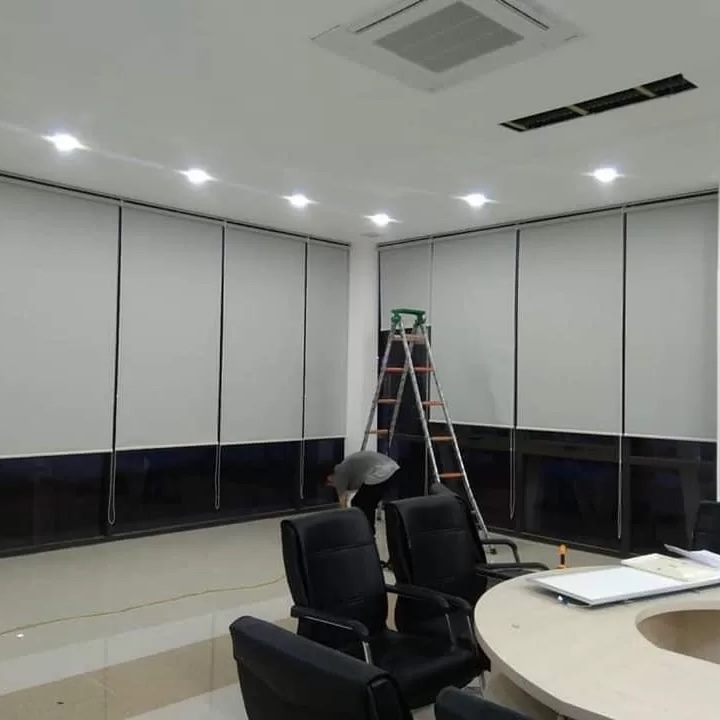 Rèm cuốn văn phòng cản nắng 100% hãng FIVESTAR mã FC01