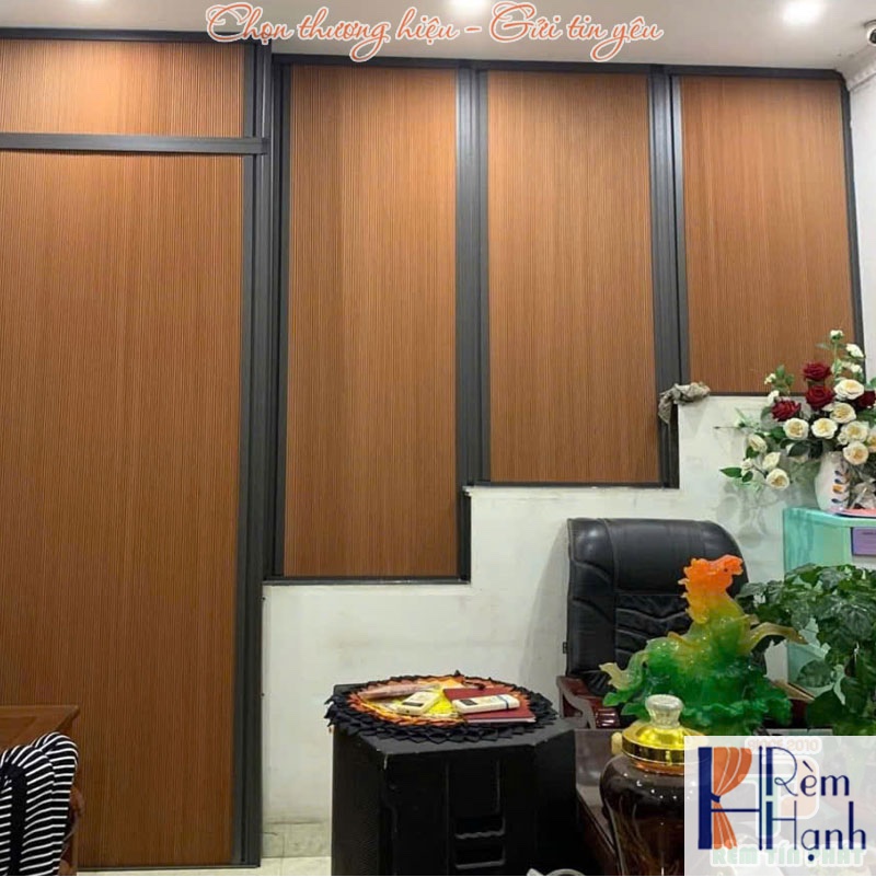 Vách ngăn cầu thang phòng khách đẹp mã FSV41