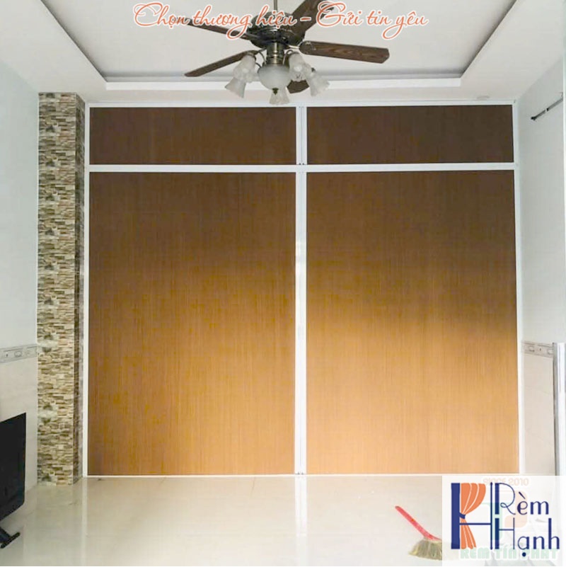 Vách ngăn bếp và phòng khách để lắp điều hòa mã FSV37