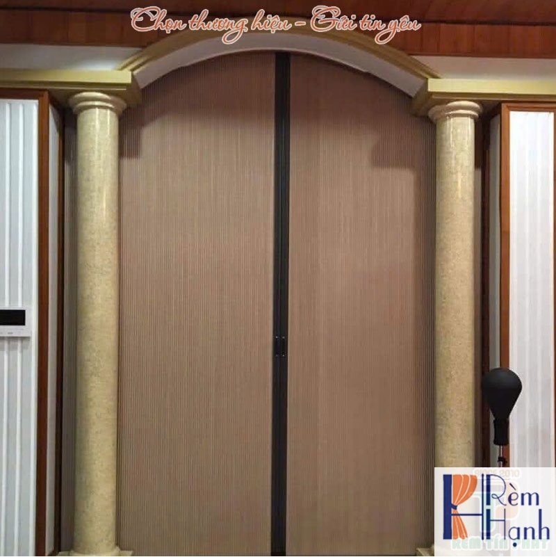 Vách ngăn phòng thờ với phòng khách đẹp mã FSV30